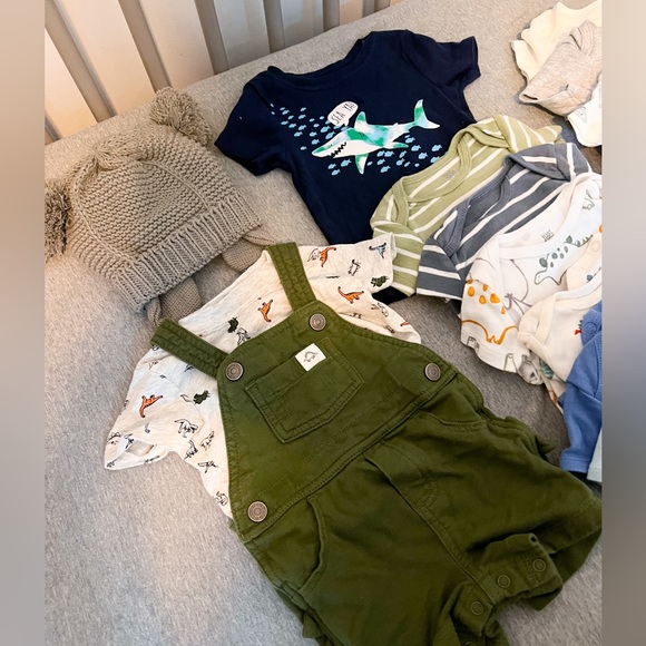 3-6 M & 6M little boys clothing lot LIKE NEW and NWOT mostly carters - Picture 2 of 5